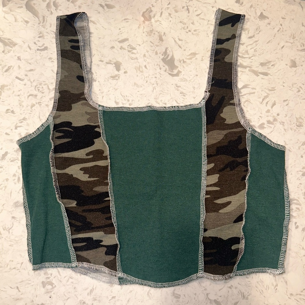 Black and Green camo tank top 🖤💚